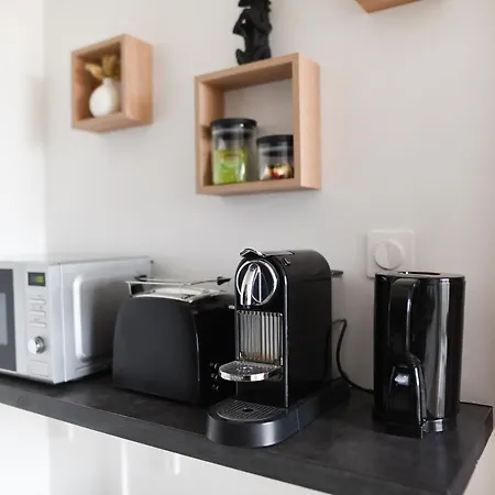 Lumineux Sur Les Toits - Metro A Proximite