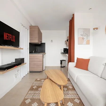 Apartment Lumineux Sur Les Toits - Metro A Proximite