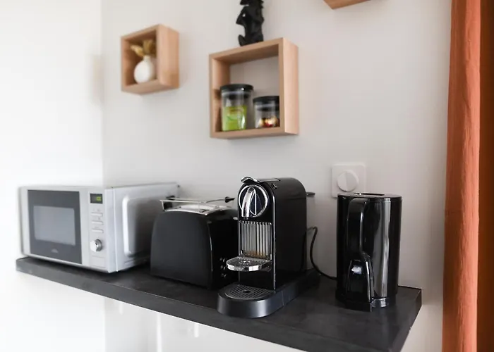 Lumineux Sur Les Toits - Metro A Proximite