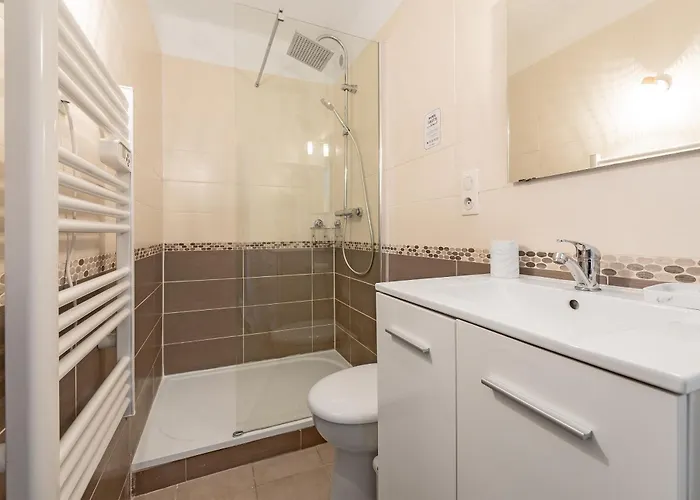 Apartment Lumineux Sur Les Toits - Metro A Proximite