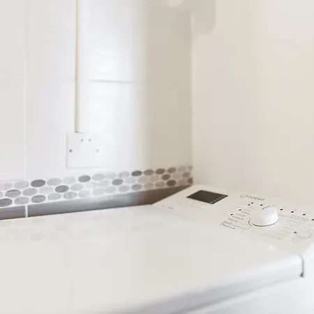 Lumineux Sur Les Toits - Métro à Proximité