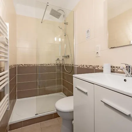 Appartement Lumineux Sur Les Toits - Métro à Proximité